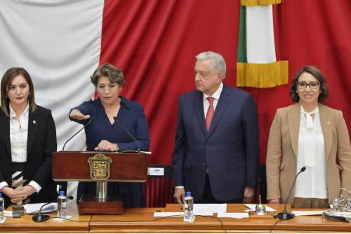 Con la presencia de AMLO, Delfina Gómez rinde protesta en la Legislatura local